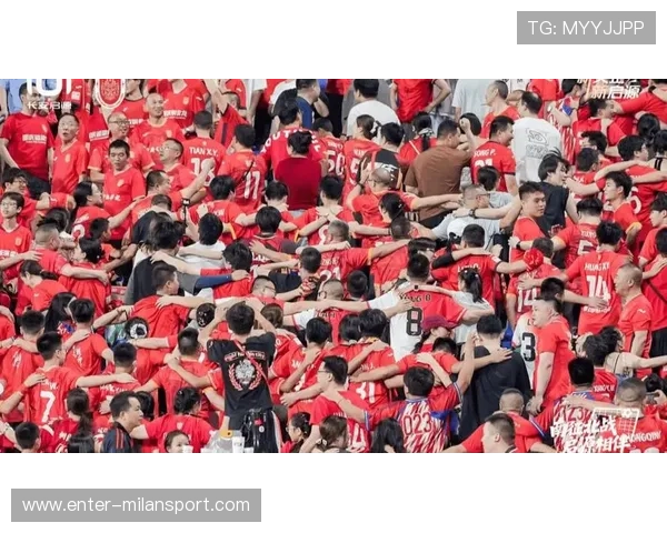 俱乐部主场票价争议引球迷集体抗议